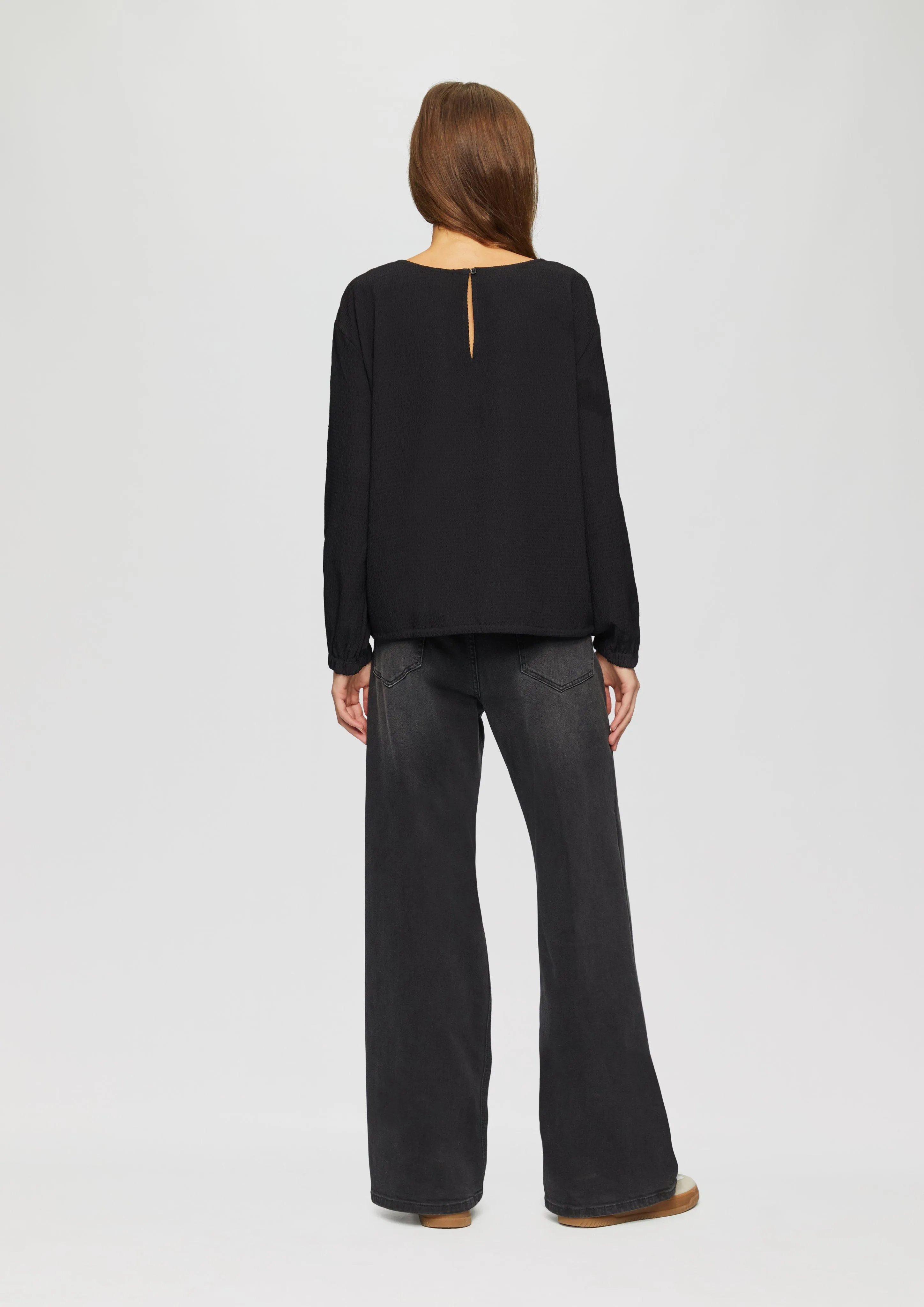 Blouse with dropped shoulders and a drawstring