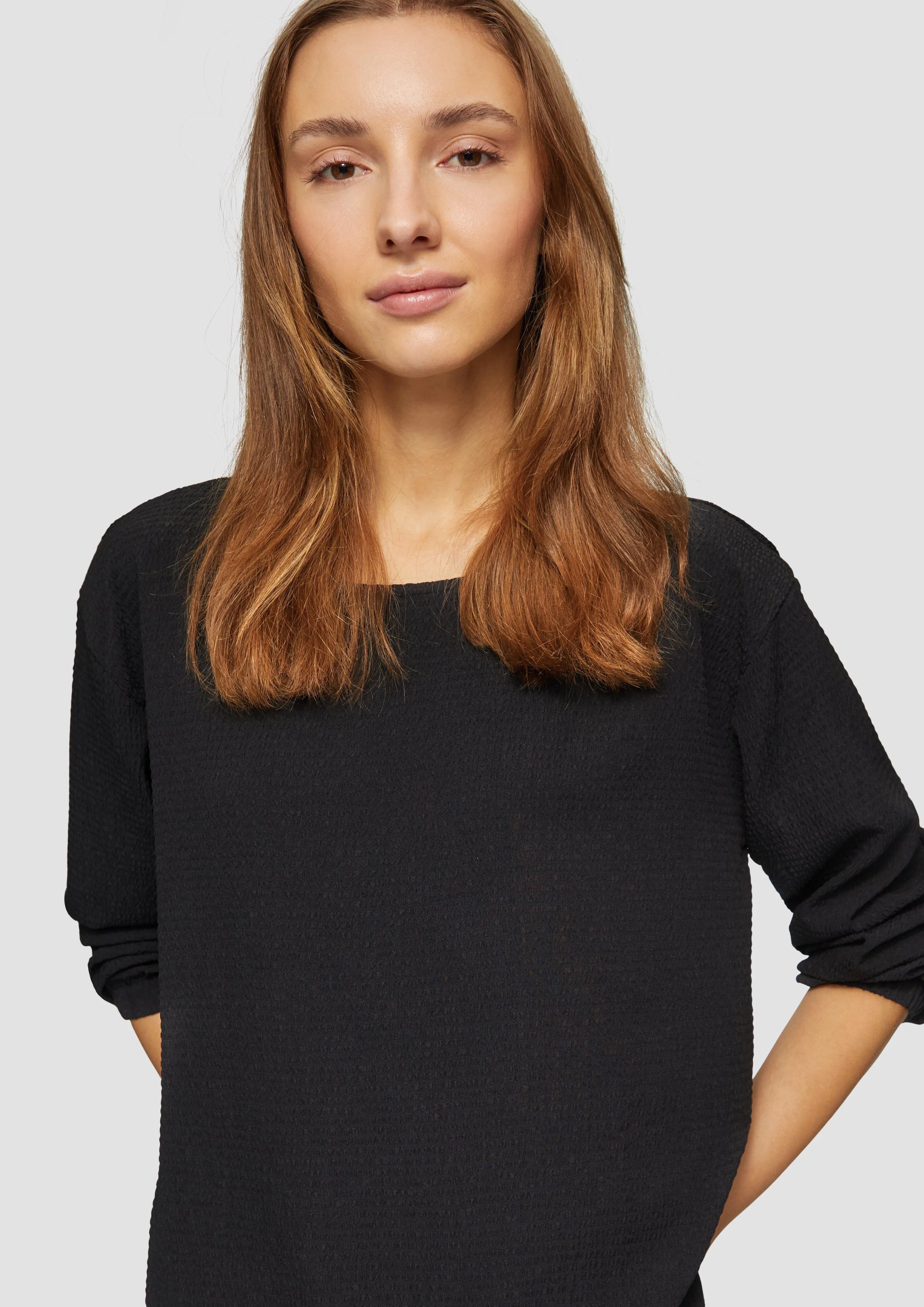 Blouse with dropped shoulders and a drawstring