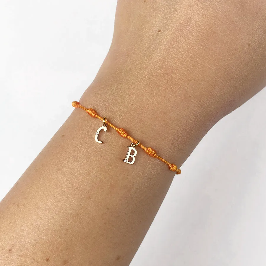 Pulsera con Inicial 7 nudos Naranja 2 letras con Diamante y Oro