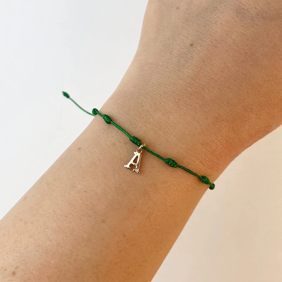 Pulsera con Inicial 7 nudos Verde con Diamante y Oro